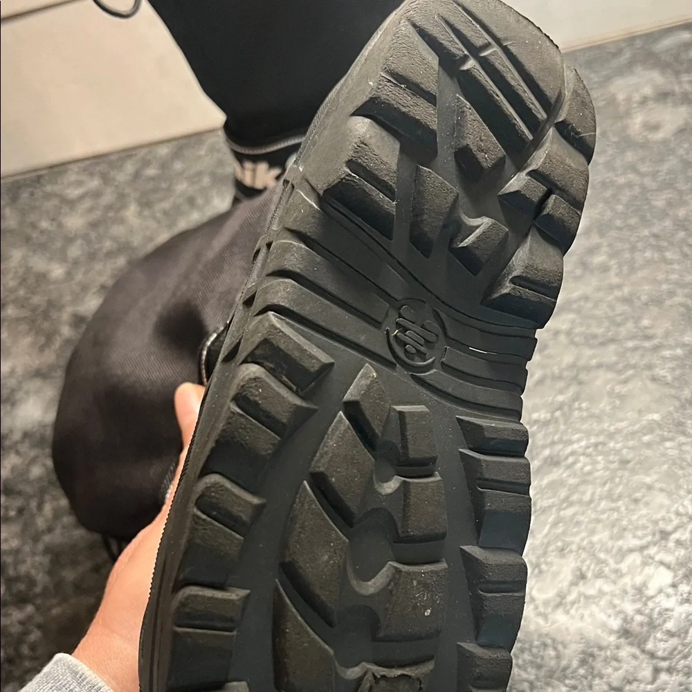 Kamik Black Snow Boots with Drawstring.  Good condition. Believed to be a 3